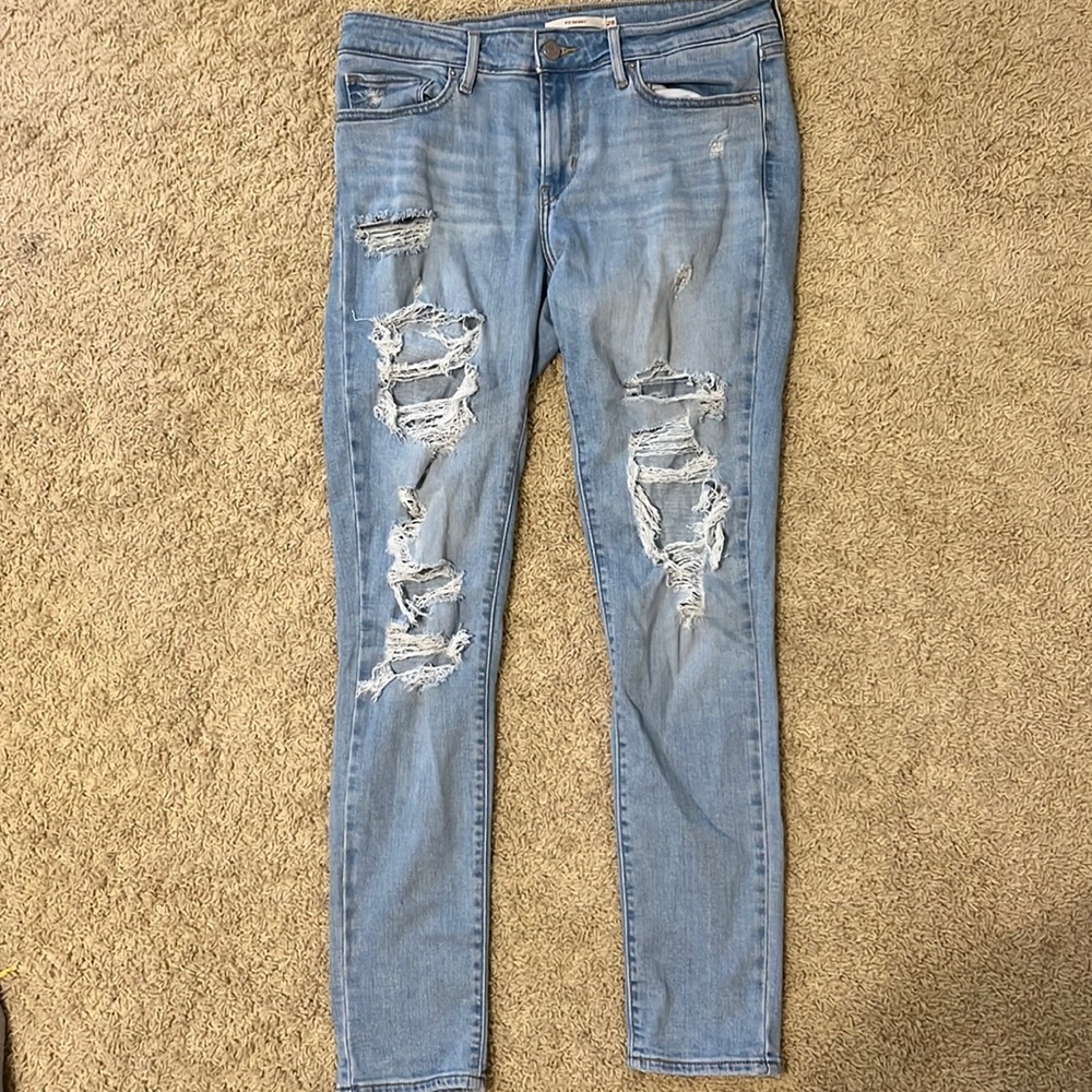 Levi ripped skinny jeans